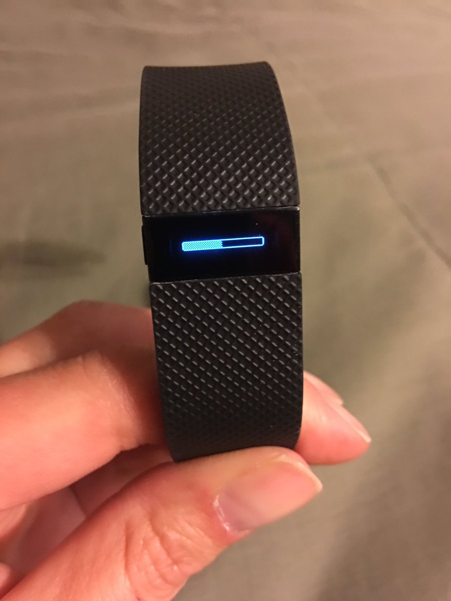 NGoSBU's tweet photo. @FitbitSupport  My Fitbit is non-responsive and shows only this. Tried plugging in but it does nothing. Pls help https://t.co/IeFETkSaP6