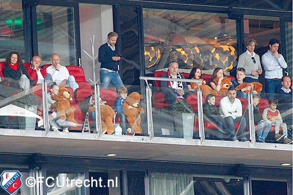 fcutrecht's tweet photo. Zondag kreeg #fcutrecht bezoek van de kinderen van @HetWKZ. Vanmiddag zijn de rollen omgedraaid. #wkzweek https://t.co/4kiimy7wxl