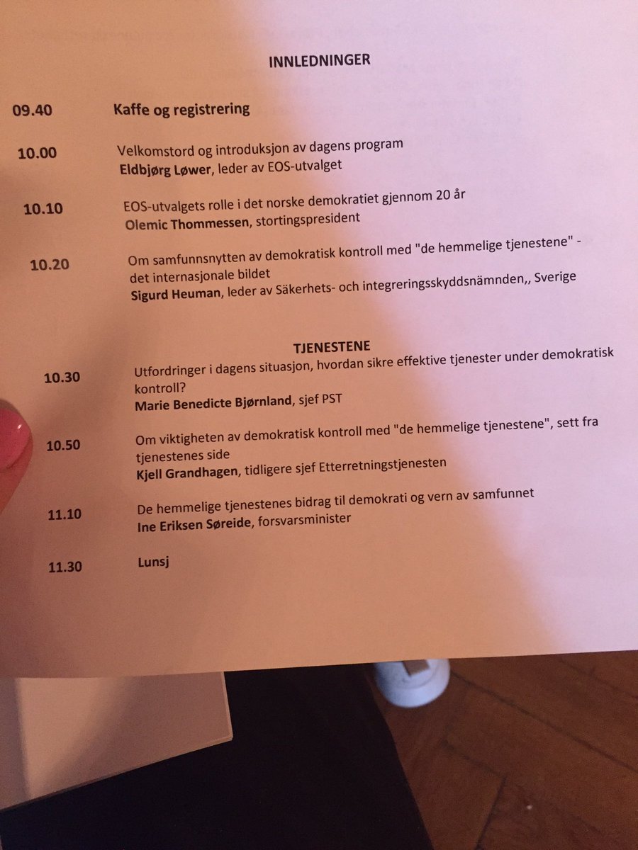 Kriho's tweet photo. Straks innlegg fra @BBjornland:  "Hvordan sikre effektive tjenester under demokratisk kontroll?" #EOS https://t.co/hbfJNFA7wO