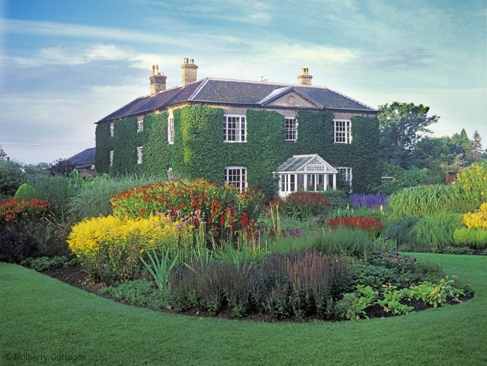MulberryCotts's tweet photo. Did you know you can stay at #BressinghamHall? #Nationalgardeningweek https://t.co/tHoRH3Hk6Q https://t.co/aoya2tFmKt