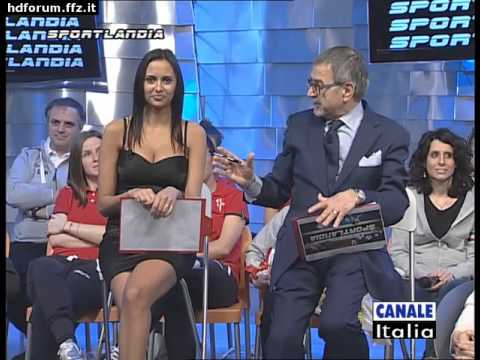 ClipsSexy's tweet photo. Francesca Lukasik – Sportlandia 8-3-2016 https://t.co/5QLdKUcHRs https://t.co/fcfsxOAmpO