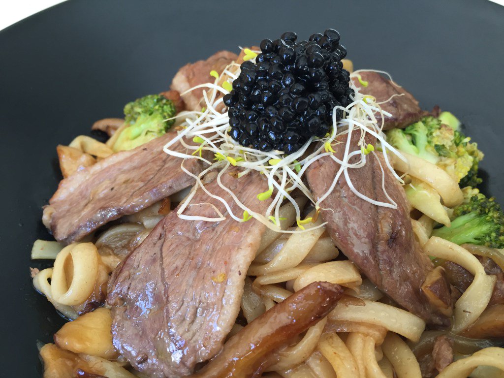 umaibenidorm's tweet photo. Udon con perlas de trufa https://t.co/cf2GE1ysSl https://t.co/VGZkhD9SCo