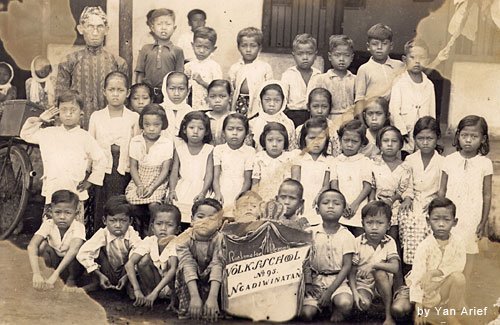 Jogja sbg kota Pendidikan terjd stlh masa revolusi,meningkatnya minat anak-anak muda untuk menimba ilmu di Yogya