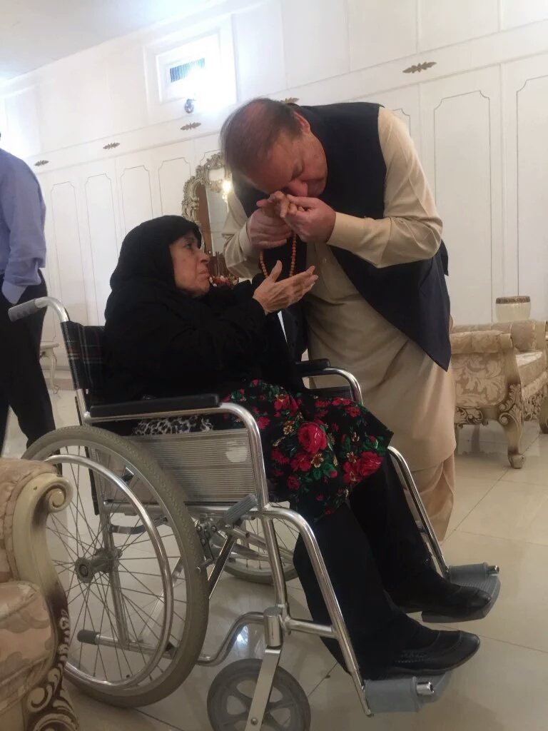 pmln_org's tweet photo. Prime Minister Muhammad Nawaz Sharif with his mother before leaving for London for Medical Checkup. https://t.co/ZTaZHATp8q