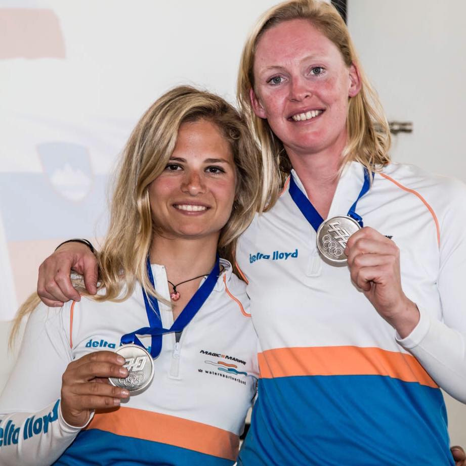 Geniet na van EK zilver Afrodite &amp; Anneloes met de video van de medalrace #zeilvoorgoud youtube.com/watch?v=gHWtL5…