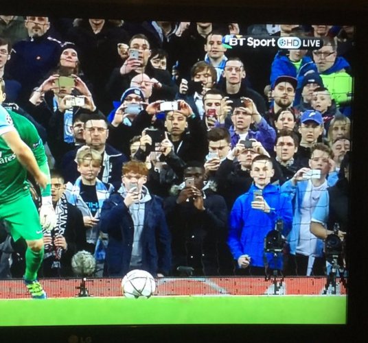 waatpies's tweet image. Man City Fans Manage To Sum Up All Of Modern Football's Ills With One Depressing Photo #AMF whoateallthepies.tv/man_city/23615…