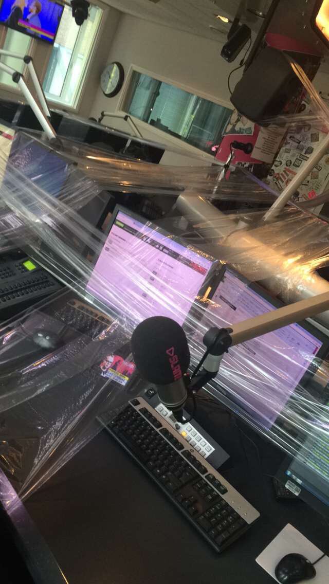 slamofficial's tweet image. De #snapchallenge van deze week is ingewikkeld! Volg slamofficial op snapchat voor meer inpak plezier!