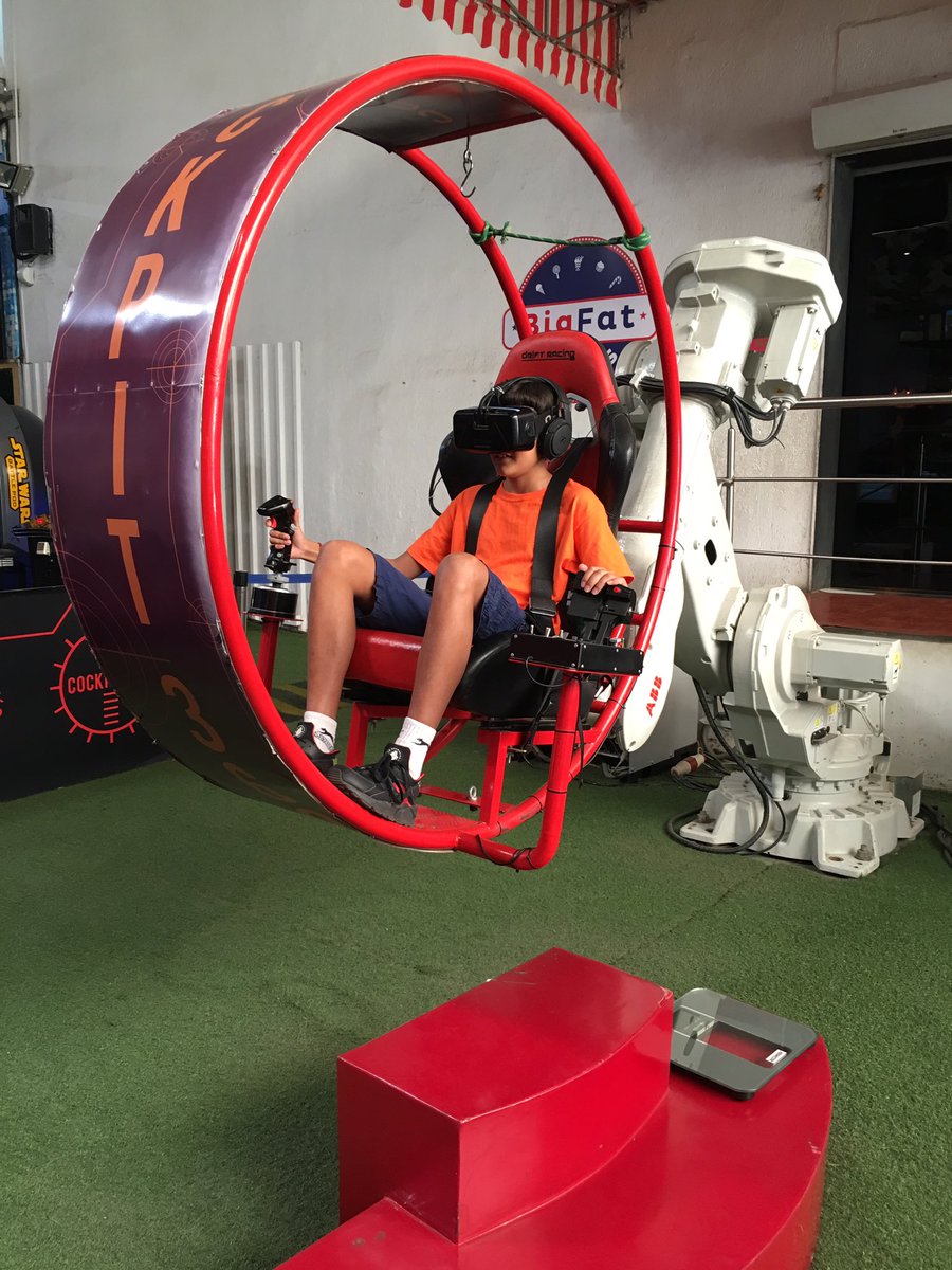 MissMalini's tweet photo. Virtual Reality fun has begun! #cockpit360 @SmaaashLive @andrenemec7 #games https://t.co/C62dzYOEgo