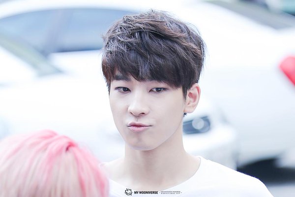 Cf6WhOSUUAIERHr.jpg:large