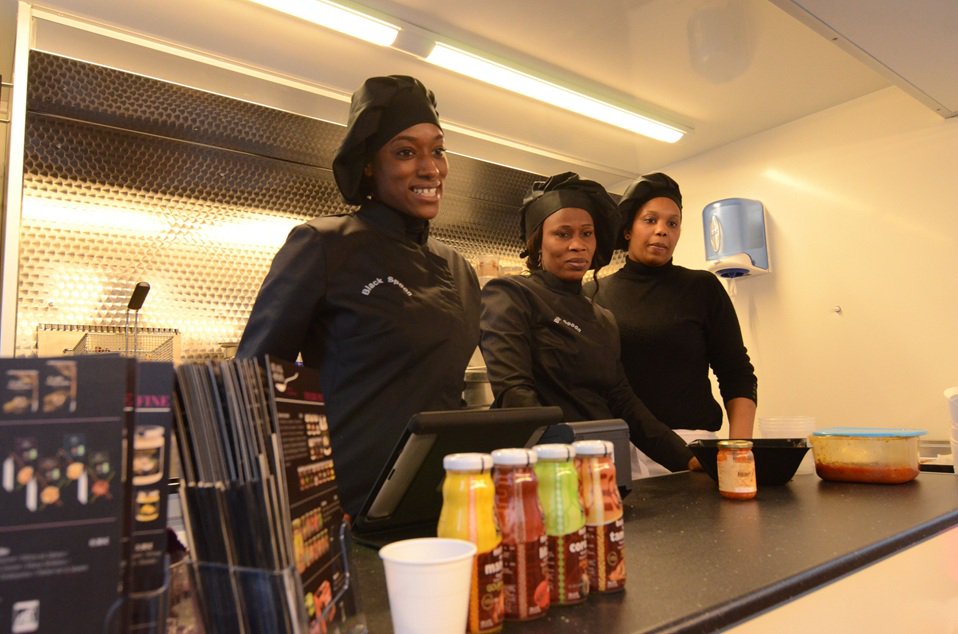 ParisLaDefense's tweet photo. Ce midi les #FoodTrucks vous font voyager en Afrique, au Venezuela, au Mexique... Planning > https://t.co/6hhsO7o4M4 https://t.co/226pfP13zy
