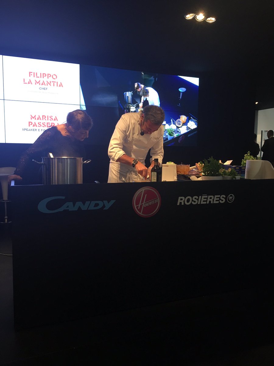 candysacomesifa's tweet photo. Il prezioso cous cous di @FILIPPOLAMANTIA è pronto! @marisapassera  #Candy #smartcooking #kitchentalks https://t.co/OIl9SH3YNC
