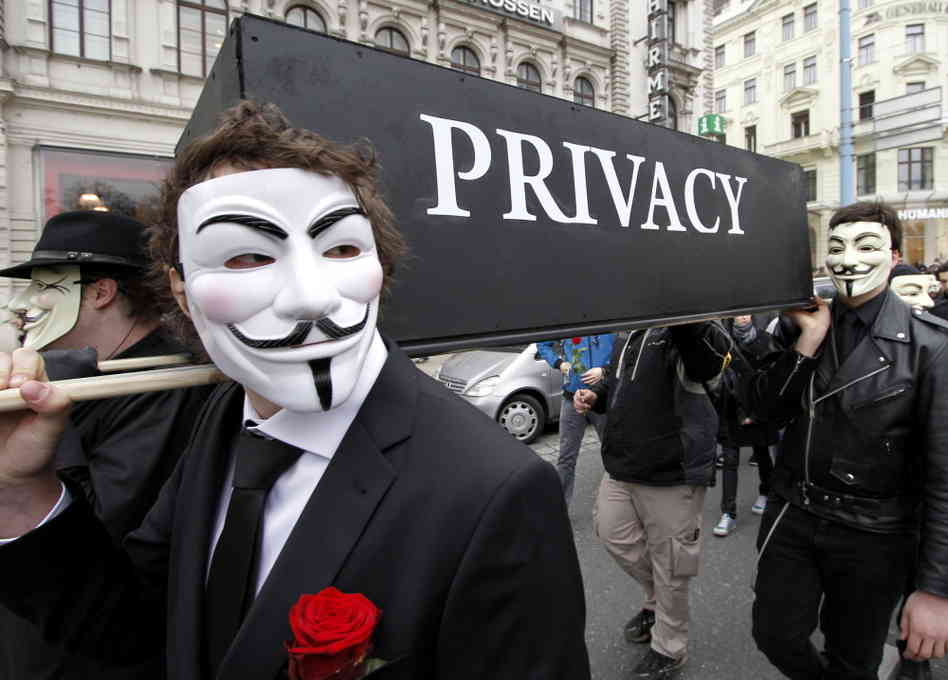 IT_SecGuru's tweet photo. National Security or Collective Privacy. FBI or Apple. Where Do You Stand? @miraclhq explans https://t.co/ZTr3ZmMoeY https://t.co/y4lNFG28I1