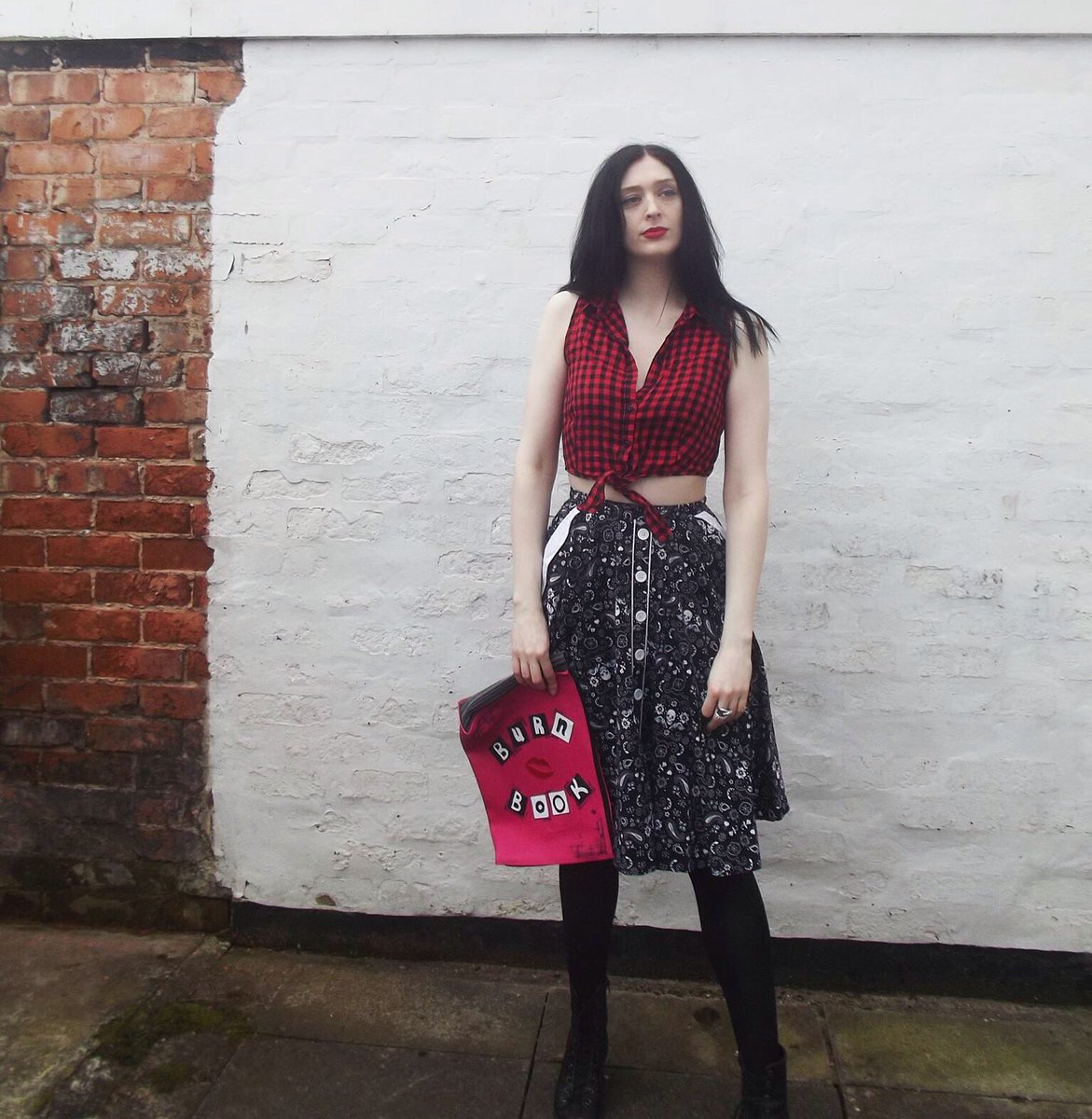 ebonyrose1994's tweet photo. Feeling all #retro today with some @HellBunny from @Kates_Clothing and my #BurnBook clutch from #Creepstore https://t.co/gwqfDSjGZL