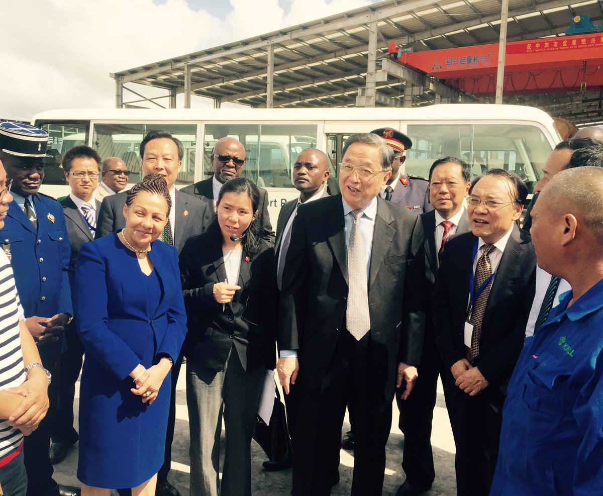 Visite de la zone économique de Nkok avec mon homologue chinois Yu Zhengsheng. #nkok #gabon