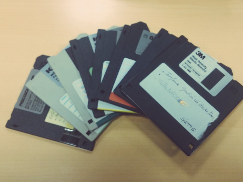 PointNem0's tweet image. Lo que se acaba de encontrar un compañero en un cajón... Cosas de cuando los #kilobytes de podían tocar...