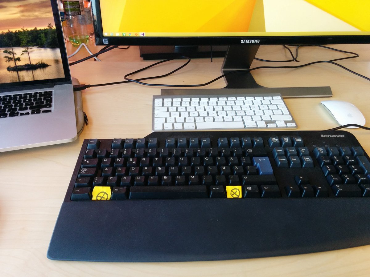 DMWellner's tweet photo. Tired of accidentilly pressing 'cmd' instead of 'ctrl' when working with virtual Windows on Mac. #lowtechsolution https://t.co/3Cuq1hCU71