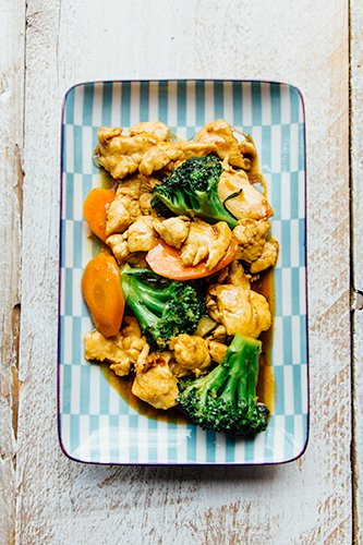 meersmaak's tweet photo. Oosterse kip met broccoli: https://t.co/3jvZ6vhUlW  Tableware by @CookServe! #tokyodesign https://t.co/kEtKZpEolc