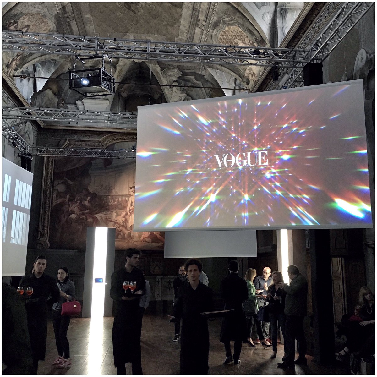 nicolettareggio's tweet photo. SIGNATURE @Microsoft &amp; @VogueItalia Present The New #surfacesignature By #Alcantara - #microsoft #vogueitalia https://t.co/jsEodQVl9H