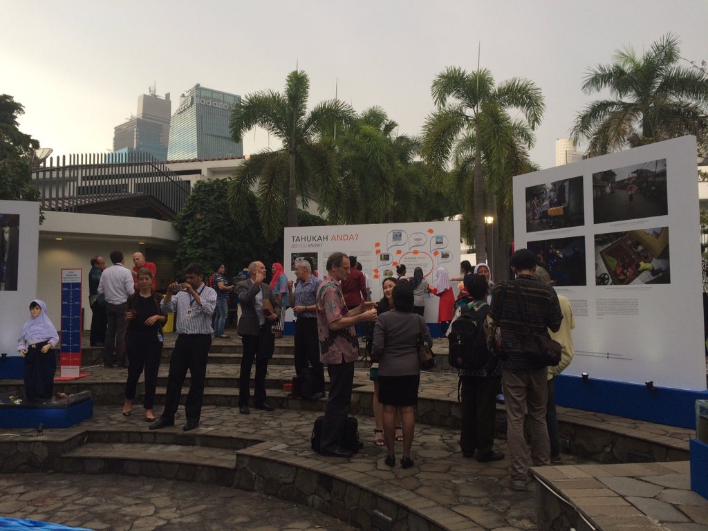 NGIndonesia's tweet photo. Suasana pameran pembukaan #UtarakanJakarta ayo sahabat ke Erasmus Huis untuk lebih tahu tentang Jakarta tenggelam https://t.co/4VjKr92nGU