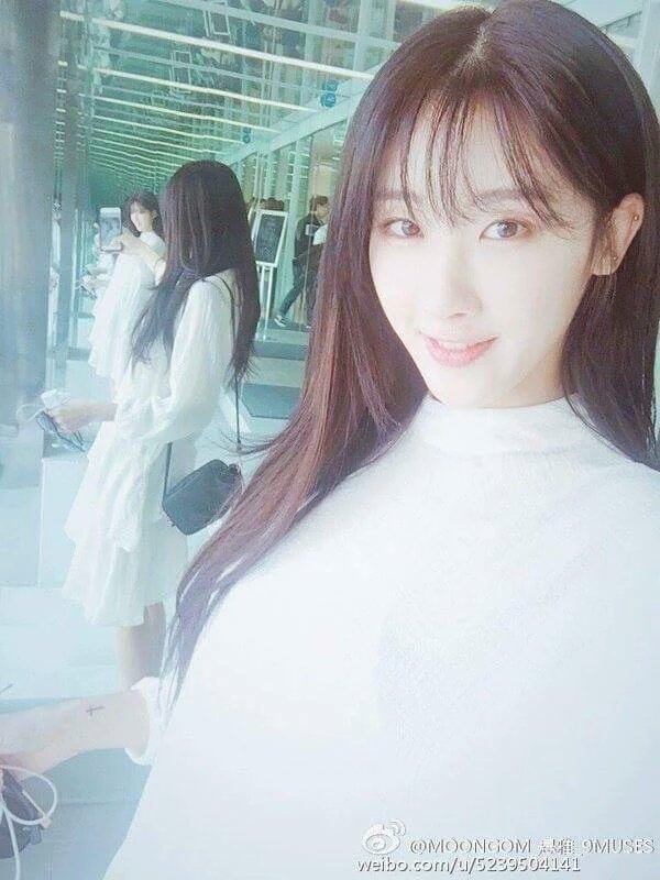 leaderhyuna's tweet photo. Miss you bae 😢 @minha__9muses https://t.co/3yprEeyTlf