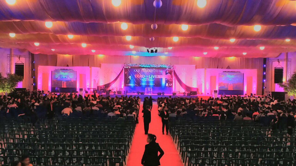 PastorGilbertL's tweet photo. Jemaat Tuhan terus berdatangan di Sumber Ria, Ballroom, Gorontalo https://t.co/AVjwiwVD4h