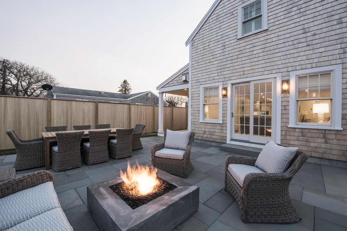 ACKblACKbook's tweet image. the 4 bedroom summer rental from @bmeyerack that we can't stop raving about: bit.ly/1S9Opcz #Nantucket