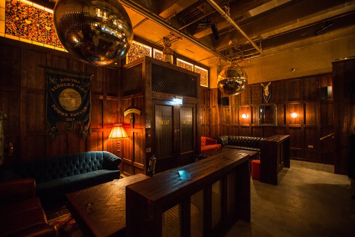ResBarDesign's tweet photo. UK #Awards entry: @DrKlugers
(London) @FinchInteriors, London Bar https://t.co/FtOCSo9JnM https://t.co/ERZhr621vC