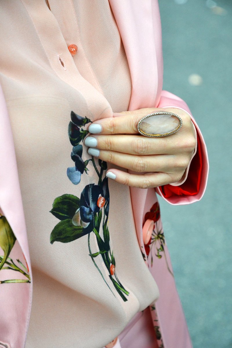 DiariodeEstiloM's tweet photo. Esta primavera se llevan anillos y pendientes XXL las 24 horas. ¿Te apuntas? https://t.co/yhwtEuieQp en @elle_es https://t.co/cOoFGS4LAE