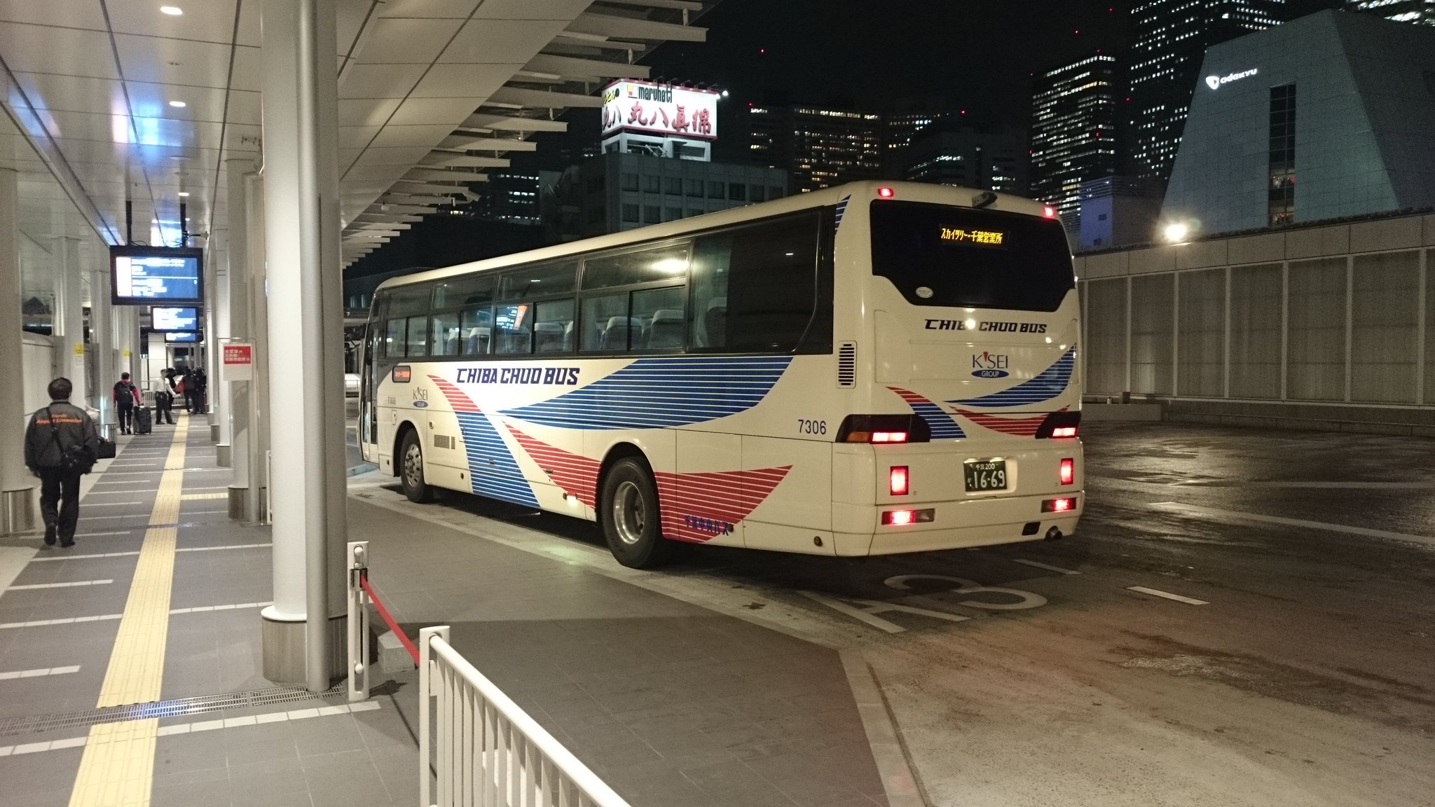 おけら バスタ新宿a3のりば 発の東京スカイツリータウン前経由の千葉営業所行き千葉中央バスは 7306で運行 乗車0名 木更津 五井駅の整列は 車道側に変更されていました T Co Yo8c5yf6xk Twitter おけら バスタ新宿a3のりば 発の東京スカイツリータウン前経由の千葉営業所行き千葉中央バスは 7306で運行 乗車0名 木更津 五井駅の整列は 車道側に変更されていました T Co Yo8c5yf6xk Twitter