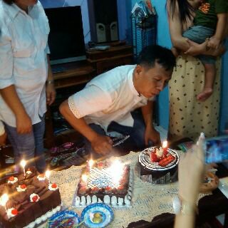 Chebong_ID's tweet photo. Happy birthday Eyangnya mahesa.... Happy birthday My Super Papah.... we love you 😙😙😙 https://t.co/m2Ay9D6QdB