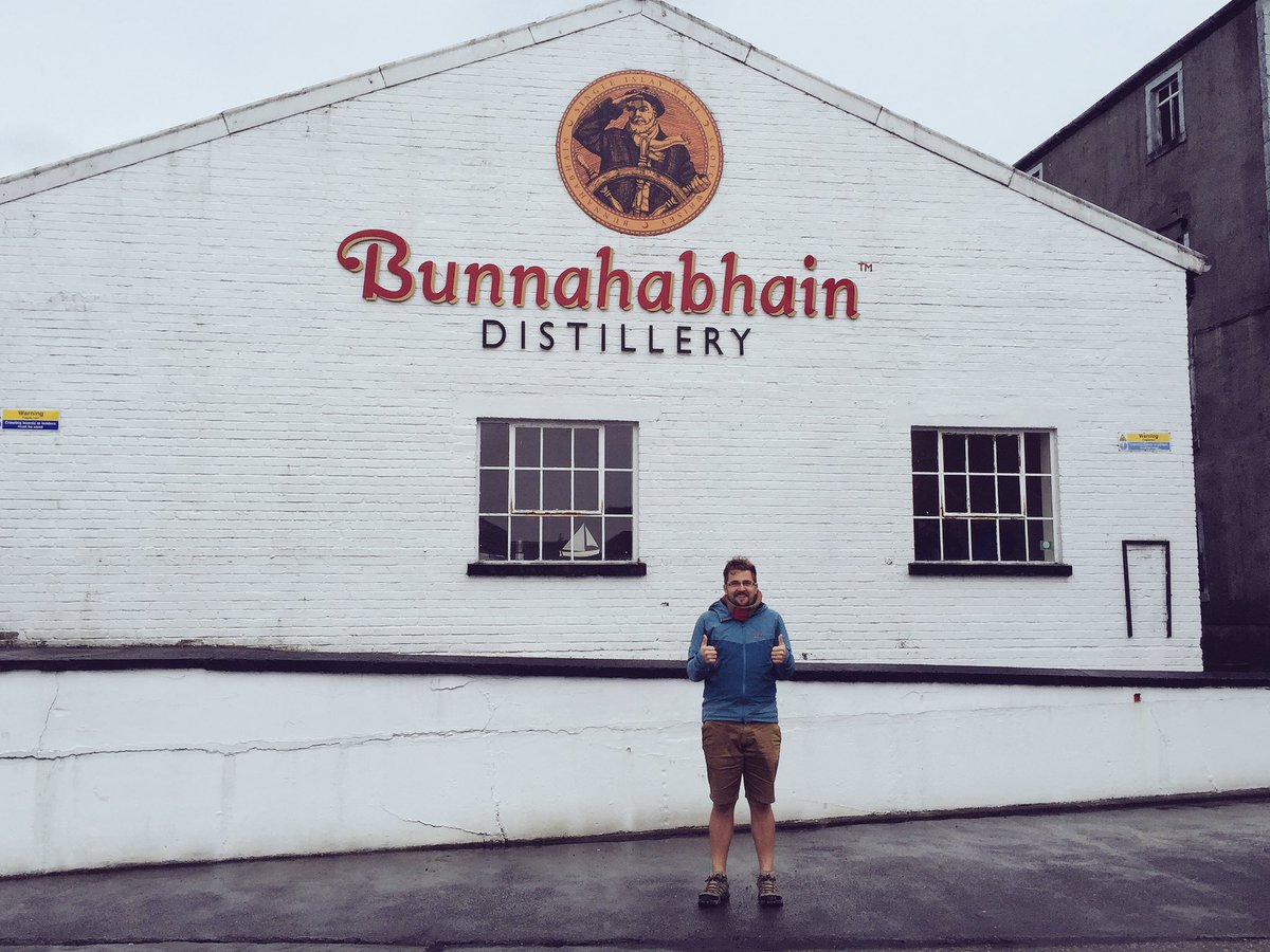 whiskywaffle's tweet photo. @Bunnahabhain cold morning, but such warm, friendly people inside #happywaffler #islaylife https://t.co/MdotaNFu6u