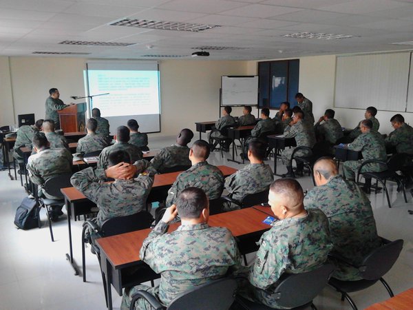 FFAAECUADOR's tweet photo. Personal militar recibe capacitación sobre manejo de #RedesSociales #Imbabura https://t.co/ykip0y07dG