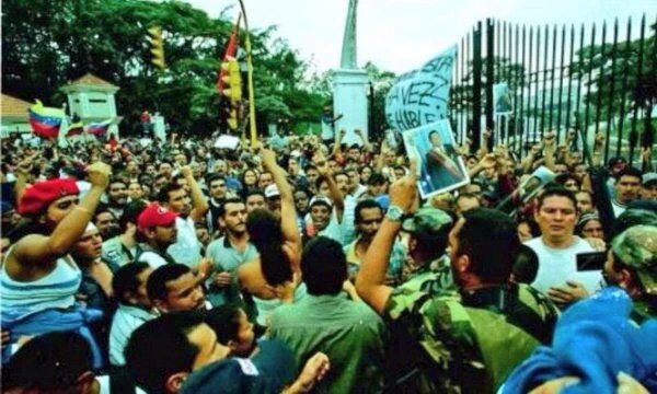 El Pueblo salio el 13 de abril del 2002 Armados de Constitución y amor Patrio <a href="/NicolasMaduro/">Nicolás Maduro</a>  #13AVictoriaPatriota