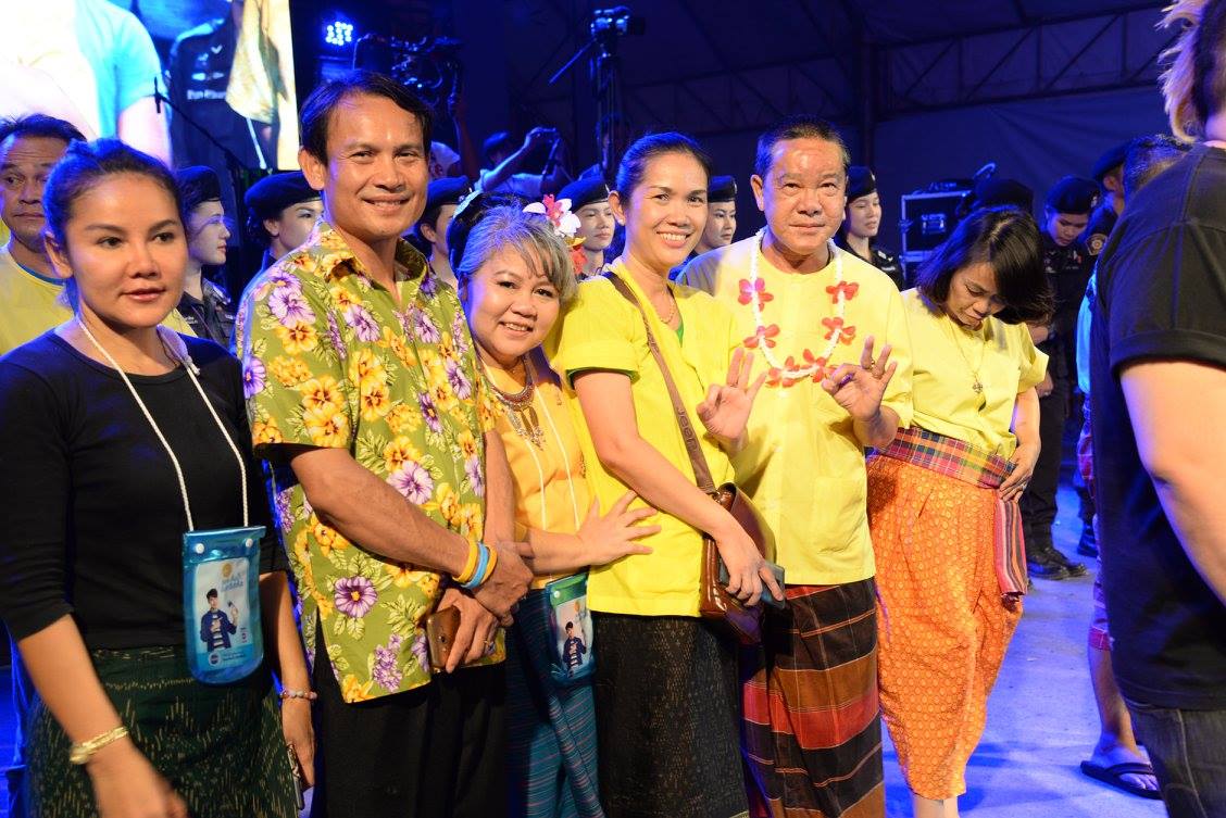 ReviewKK's tweet photo. #สงกรานต์อีสาน #รีวิวขอนแก่น
ภาพคลื่นมนุษย์ของสงกรานต์วันแรกที่ถนนข้าวเหนียวครับ13/04/59 #สงกรานต์2559
cr.เพจเทศบาล https://t.co/JTBdqtxcop