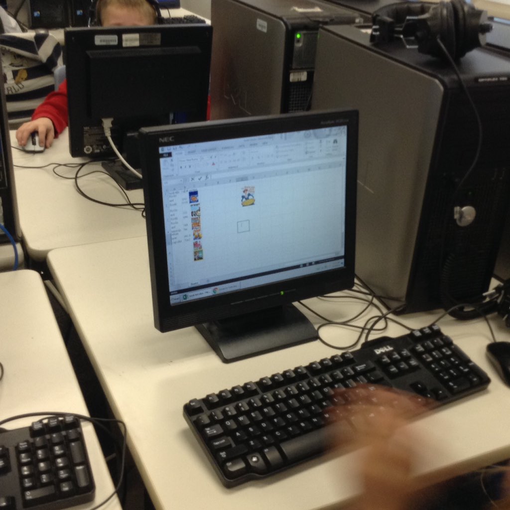 RusComputerlab's tweet image. Second graders working in Excel. Even their teacher is impressed! #rusheroes16 @RUSBLVD