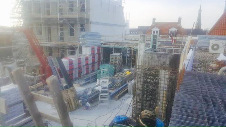 PimvdPoel's tweet photo. #Langestraat #Alkmaar wordt weer gevuld. @BestElektro gestart met E installaties voor winkel en appartementencomplex https://t.co/wNu6GPfhyK