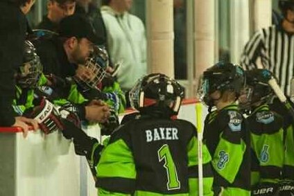 08MustangsGreen's tweet photo. Congrats to A. Baker on earning the Hard Worker Helmet last night! #08MustangsGreen https://t.co/rnxPS130Mn
