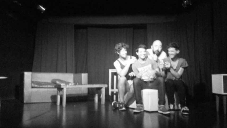 pablo_scorchell's tweet photo. Ensayo de #MIQVA @miqvalaobra 
Se viene! 
JUEVES 21HS - TEATRO PORTEÑO Mirate un capítulo y entendés todo @MIQVAweb https://t.co/7RLEV24xfc