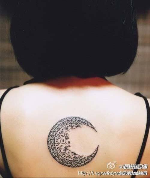 Quiltersheart's tweet photo. I'm thinking about getting a tattoo..  But what?   Hmm..  Like what?   Hmmm...  Maybe I won't..  Hmmm.. https://t.co/K2Y1bkJS9T
