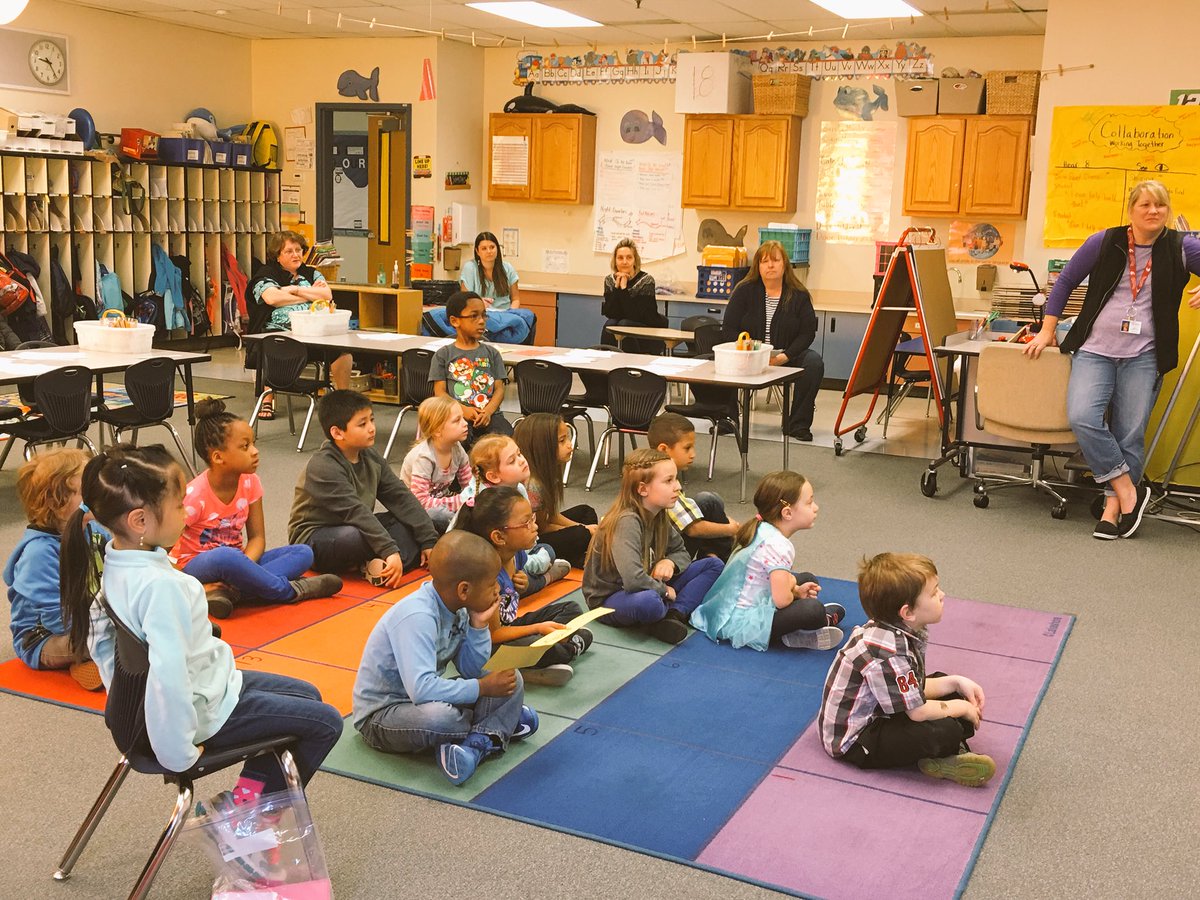 MissBeerbower's tweet photo. #GLAD week @ RooseveltE! #OSPI GLAD Coach co-teaching 3-personal standards, scouts &amp; narrative input in K! @waOSPI https://t.co/JGCrEWApg3
