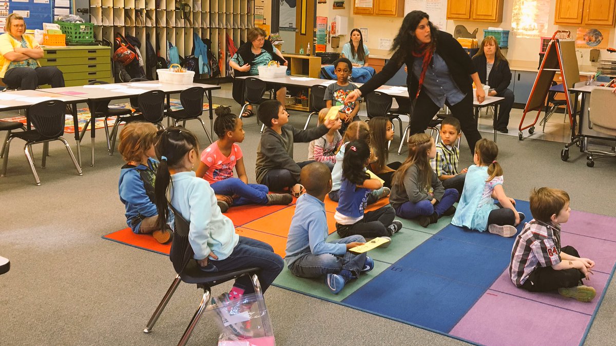 MissBeerbower's tweet photo. #GLAD week @ RooseveltE! #OSPI GLAD Coach co-teaching 3-personal standards, scouts &amp; narrative input in K! @waOSPI https://t.co/JGCrEWApg3