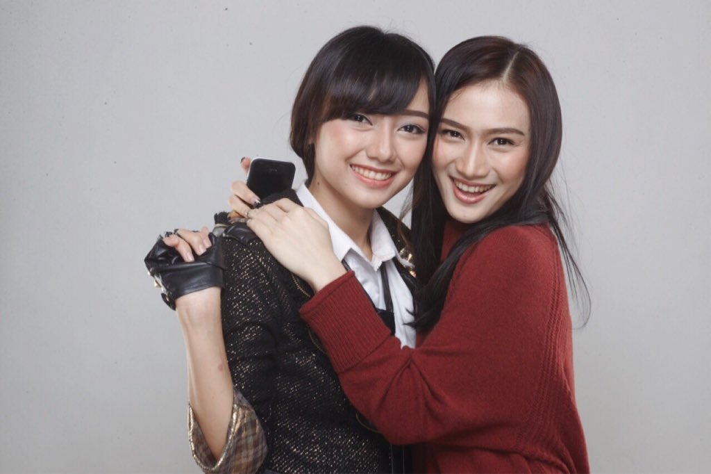 MelodyLaksani's tweet photo. Nenekku, manisku, cintaku, happy birthday🎉🎁🎉 semoga hidupmu makin berwarna! Wish you all the best #VivaLaViona22 https://t.co/x5KuzArbVE