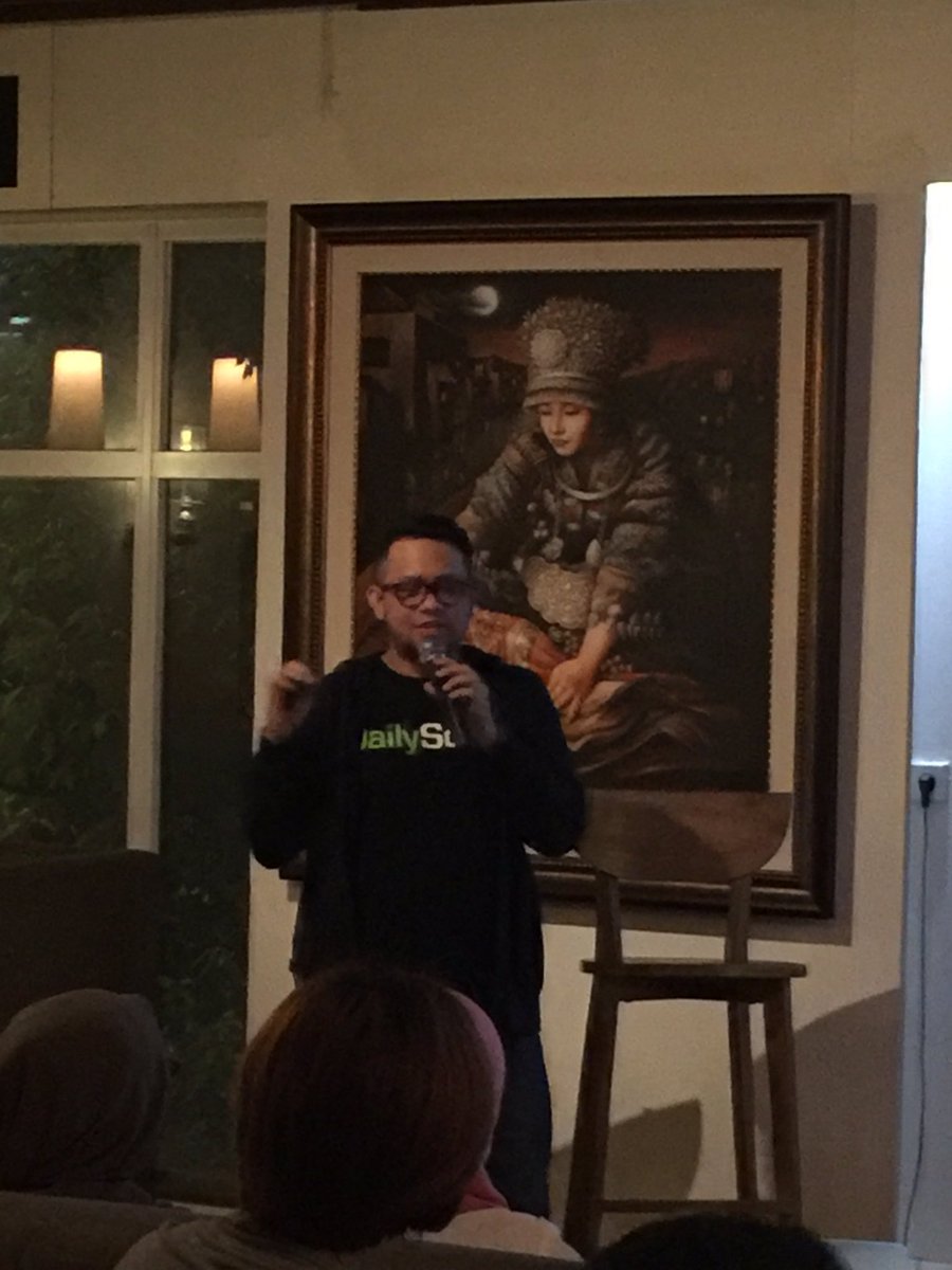 Narasati's tweet photo. Speaking now @wiku at #IDMJM @Get_CRAFT on the process of sponsored content by @dailysocial https://t.co/mdqSG7czhy