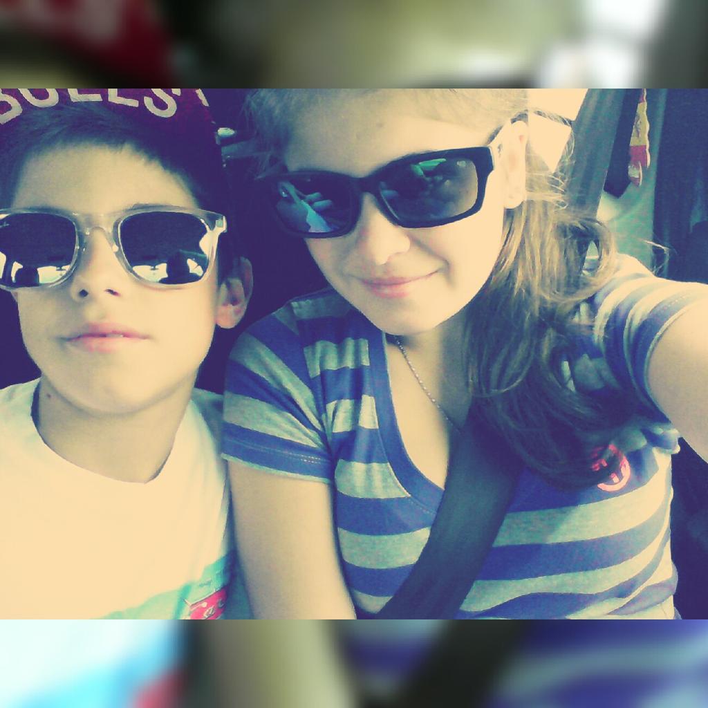 JesicaAndreis1's tweet photo. Sale un poquito el sol y vos ya estas meta lentes #rossss โฅ๐ https://t.co/kYxYBpsz85