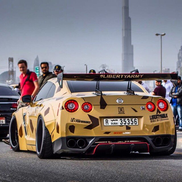SupercarKings's tweet photo. #LibertyWalk GT-R😻😨 https://t.co/Uud38dnlx4