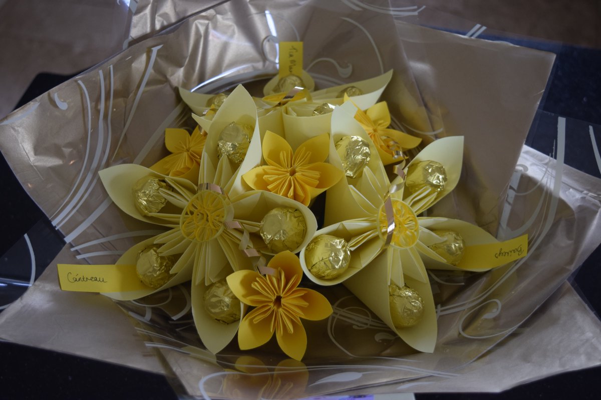 Golden bouquet for a golden wedding anniversary!Perfect gifts for any occasion #gifts #chocolates #chocolatebouquets