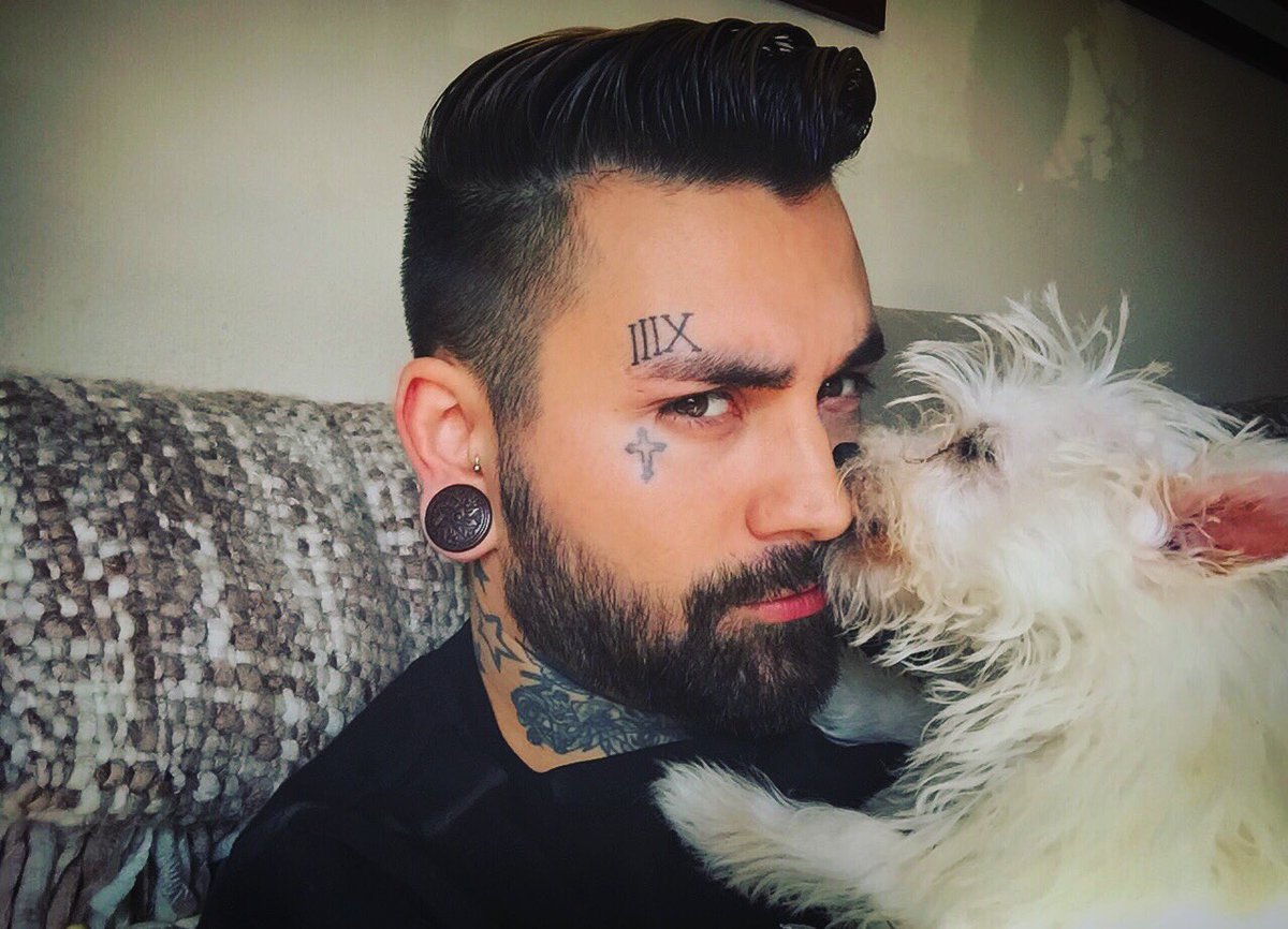 jaysonblk's tweet photo. #cuddles #pup https://t.co/PDOmPB6axc
