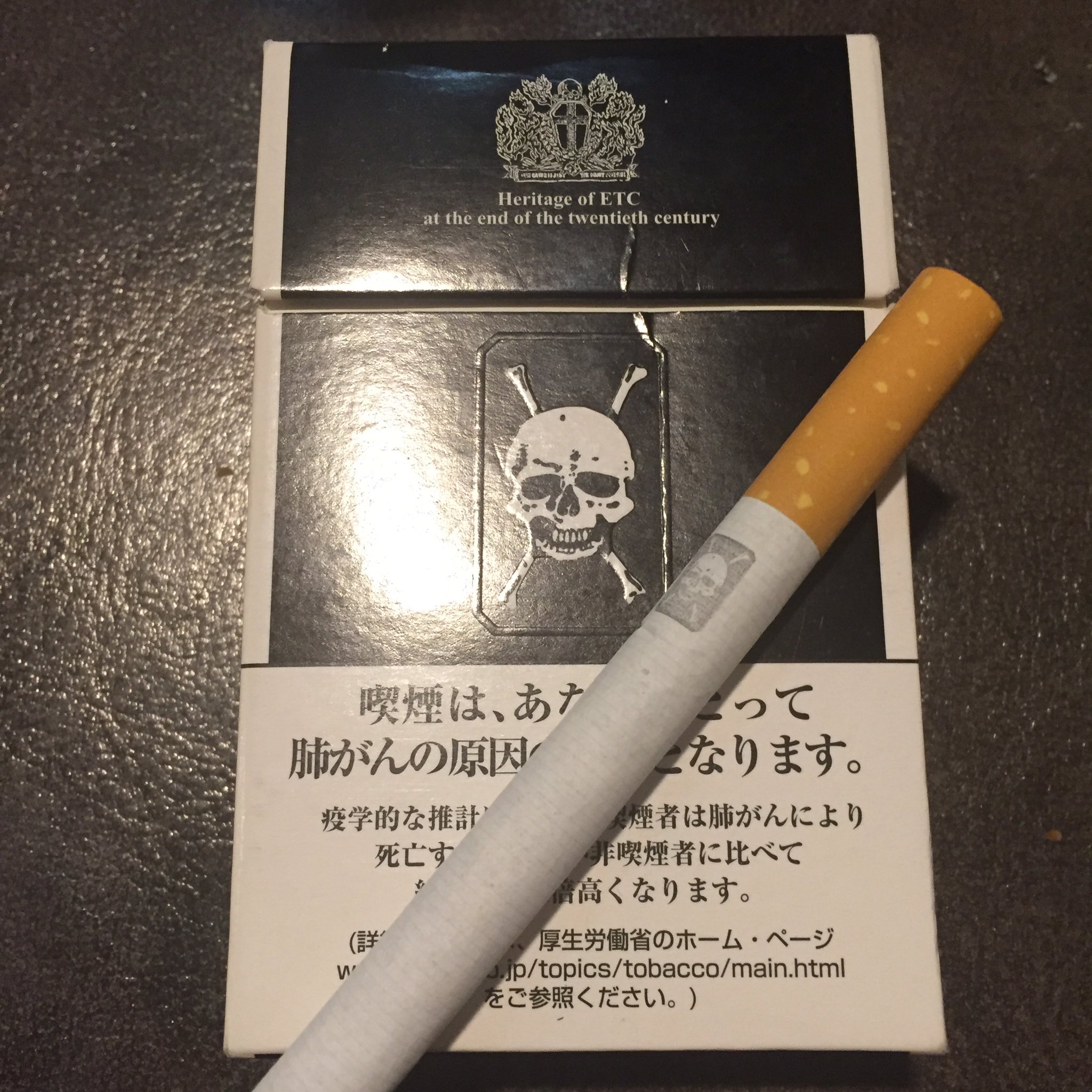 早稲田大学煙草研究会 در توییتر デス ライト タール 6mg ニコチン 0 6mg 英国製 英国のユニークさが冴える煙草 味はアメリカンフレーバー風 至る所にネタがある 因みに裏面の最後はこんな感じの内容 デスは意図的に消費者を殺すことが法的に可能な製品です