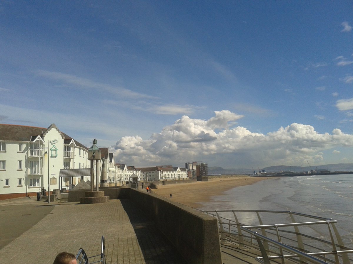 SustSwansea's tweet photo. Warm spring weather-ideal for stroll in #Swansea Get out &amp; about with our #greenmaps #Gower #Penderry #Pontarddulais https://t.co/VIIGEPmn2a