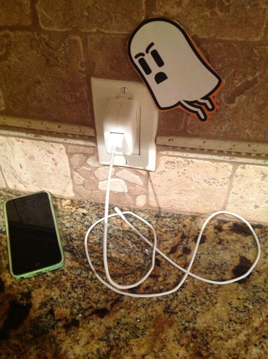 ONenergy's tweet photo. True. Phone chargers draw power even when connected to a fully-charged phone, or when plugged in and not in use https://t.co/5NlPsBhgl6